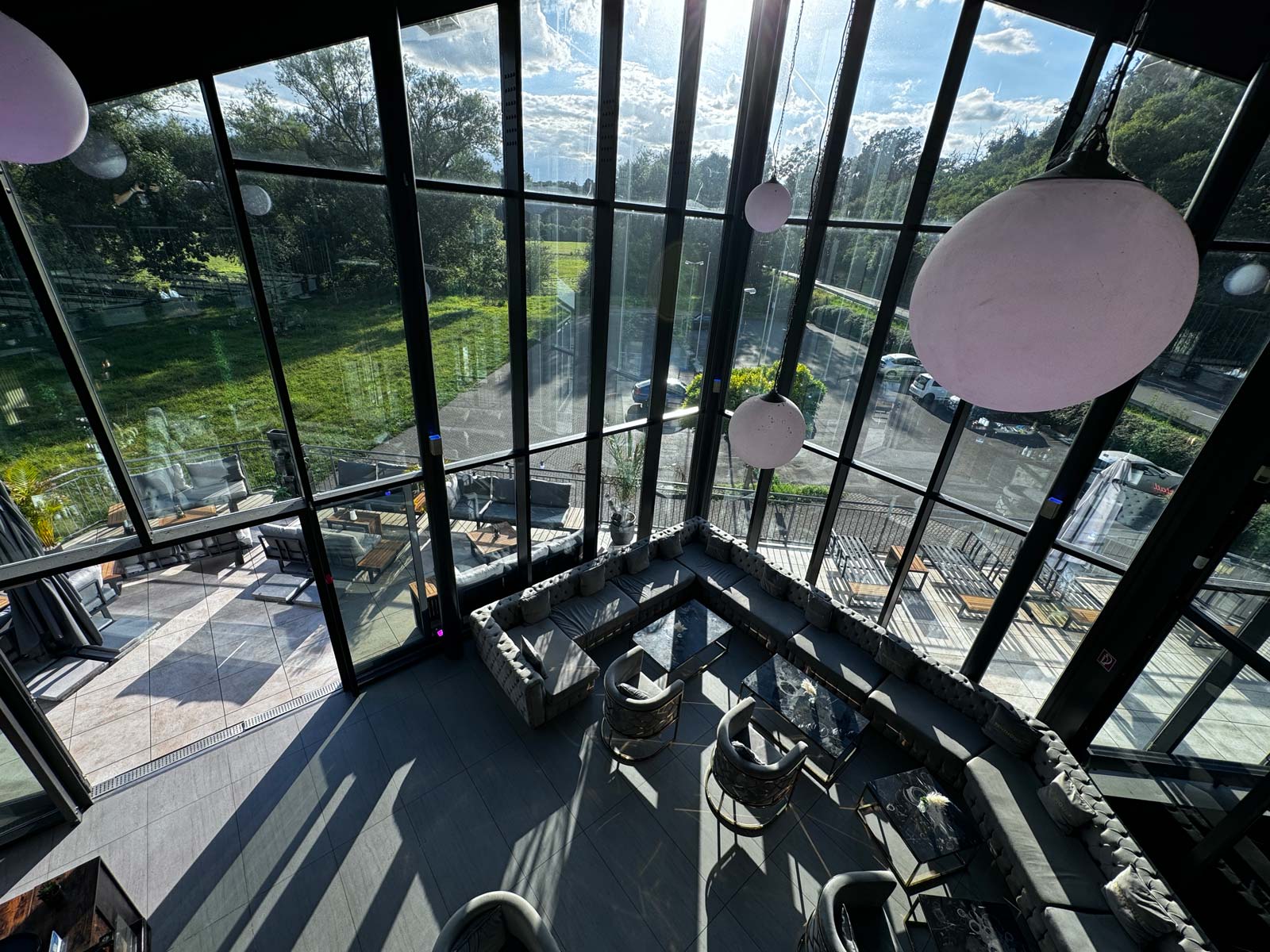 Penthouse Lounge Limburg Brechen Außen- & Innenbereich